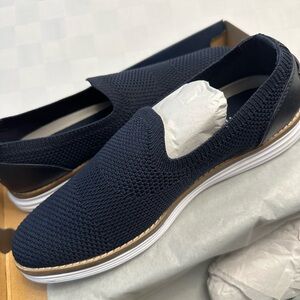 BRAND NEW NEVER WORN COLE HAAN LOAFERS. Women’s 9.5 Navy Meridian Loafer